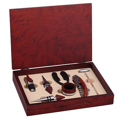 seturi de vin cu 7 accesorii in cutie din lemn R22527